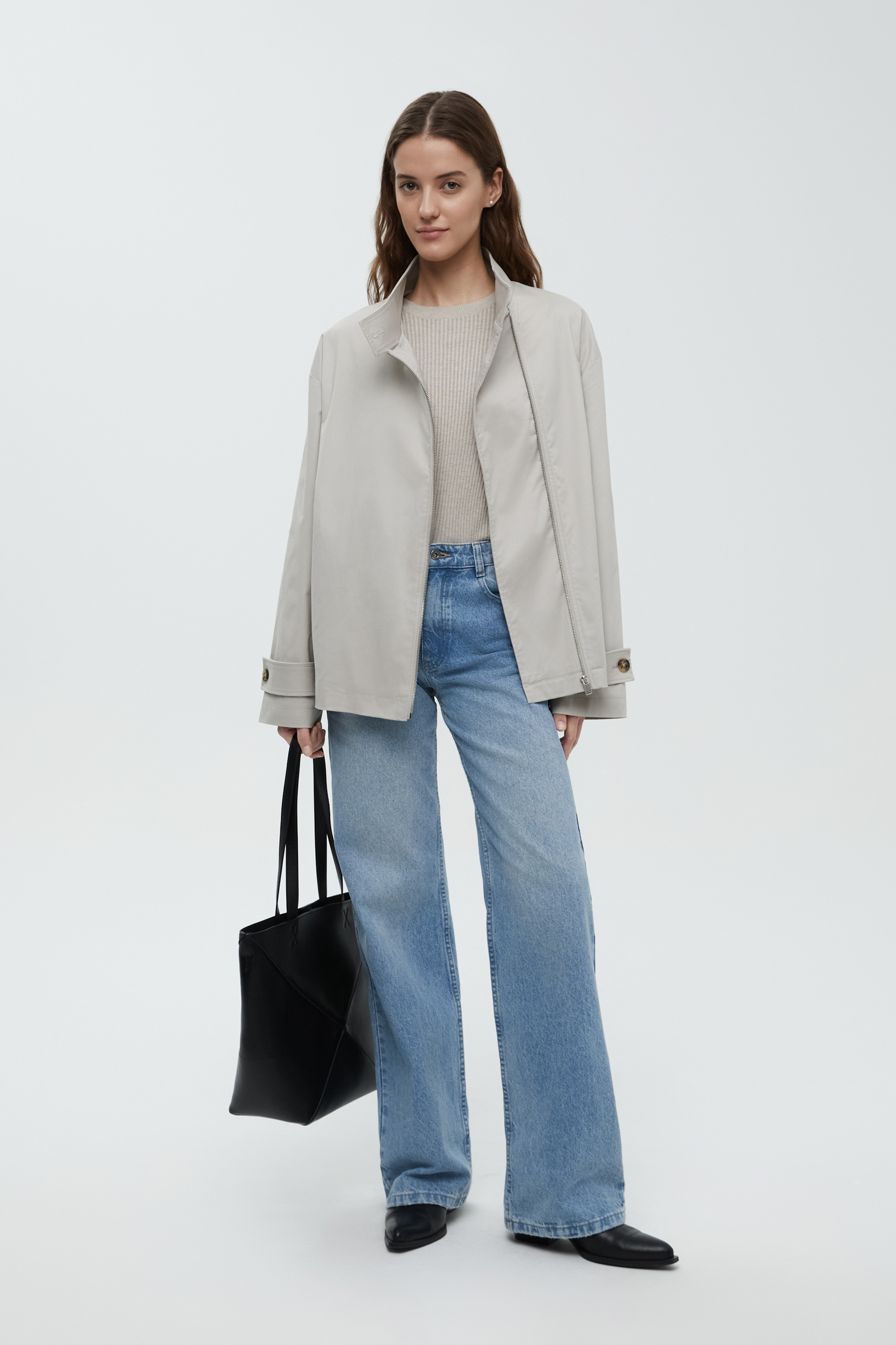 Ветровка с асимметричной застежкой