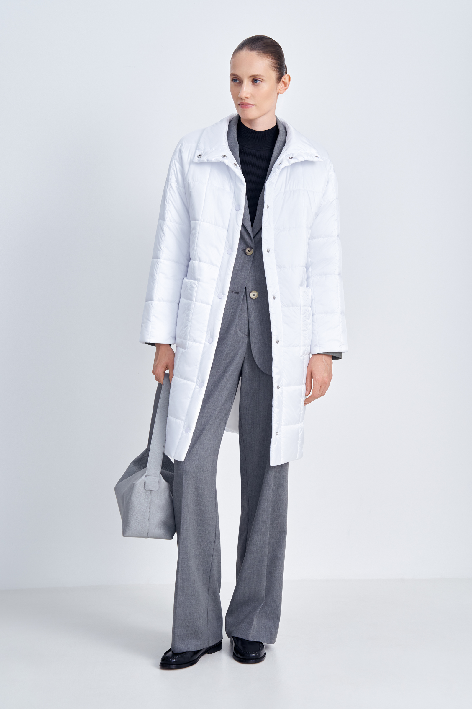 Утепленное пальто прямого кроя с карманами