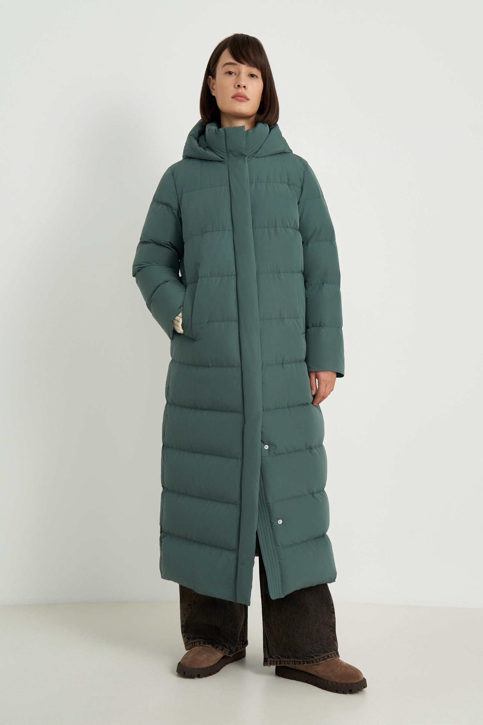 Пуховое пальто прямого силуэта