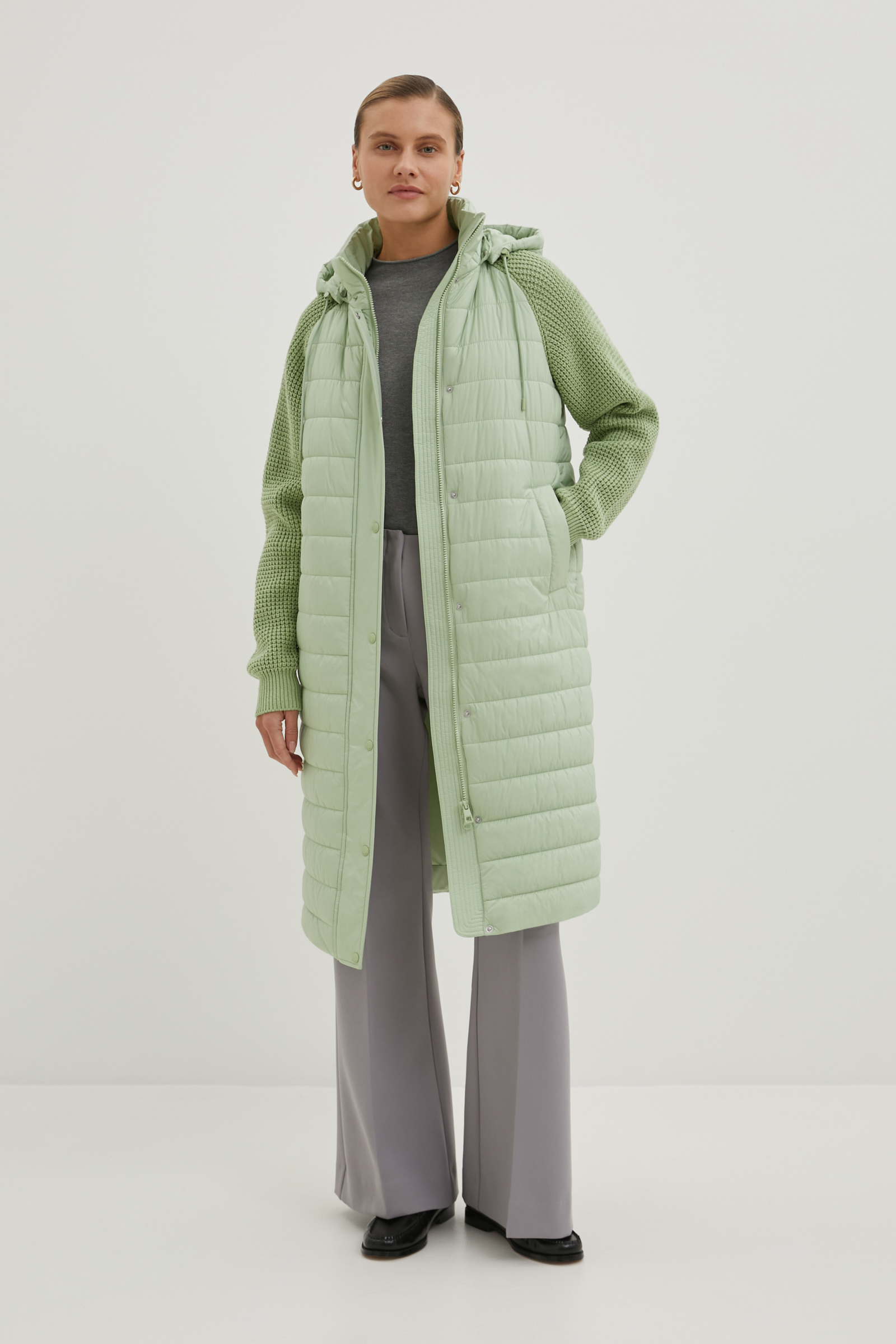 Утепленное полупальто с вязаными рукавами