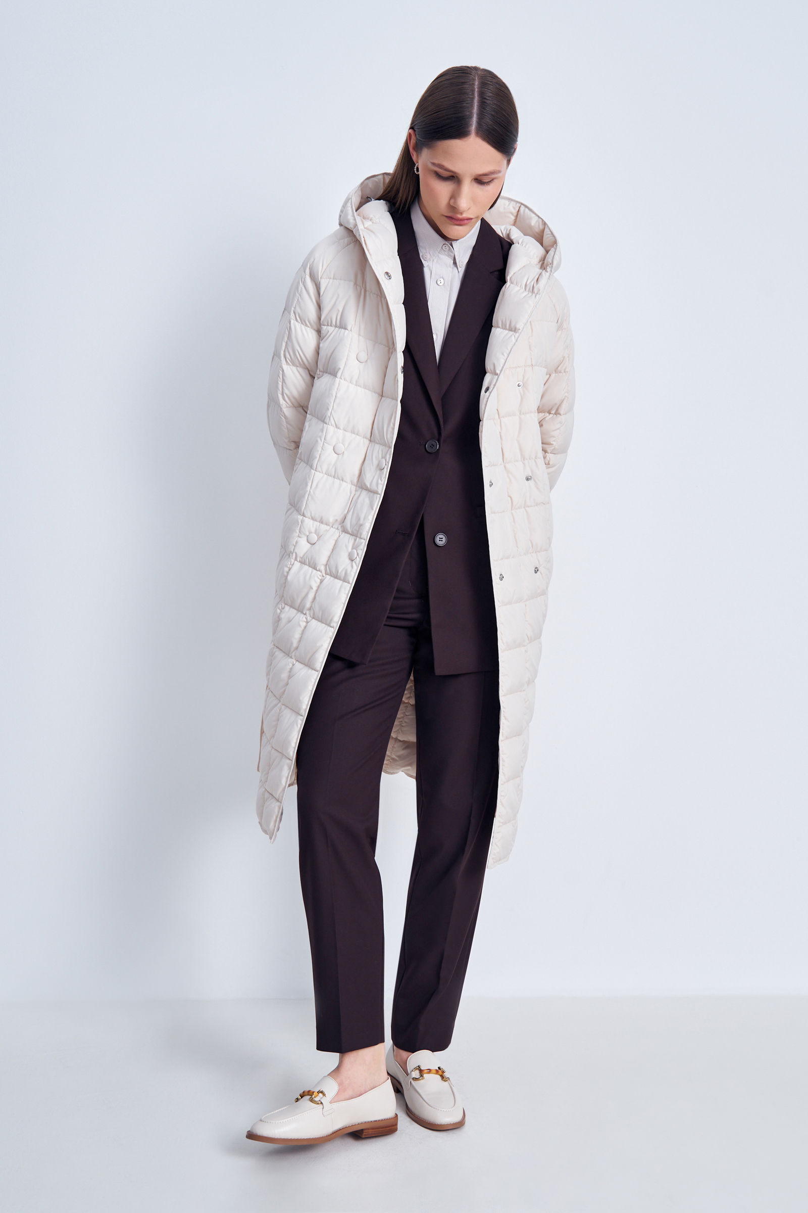 Пуховое стеганое пальто с поясом