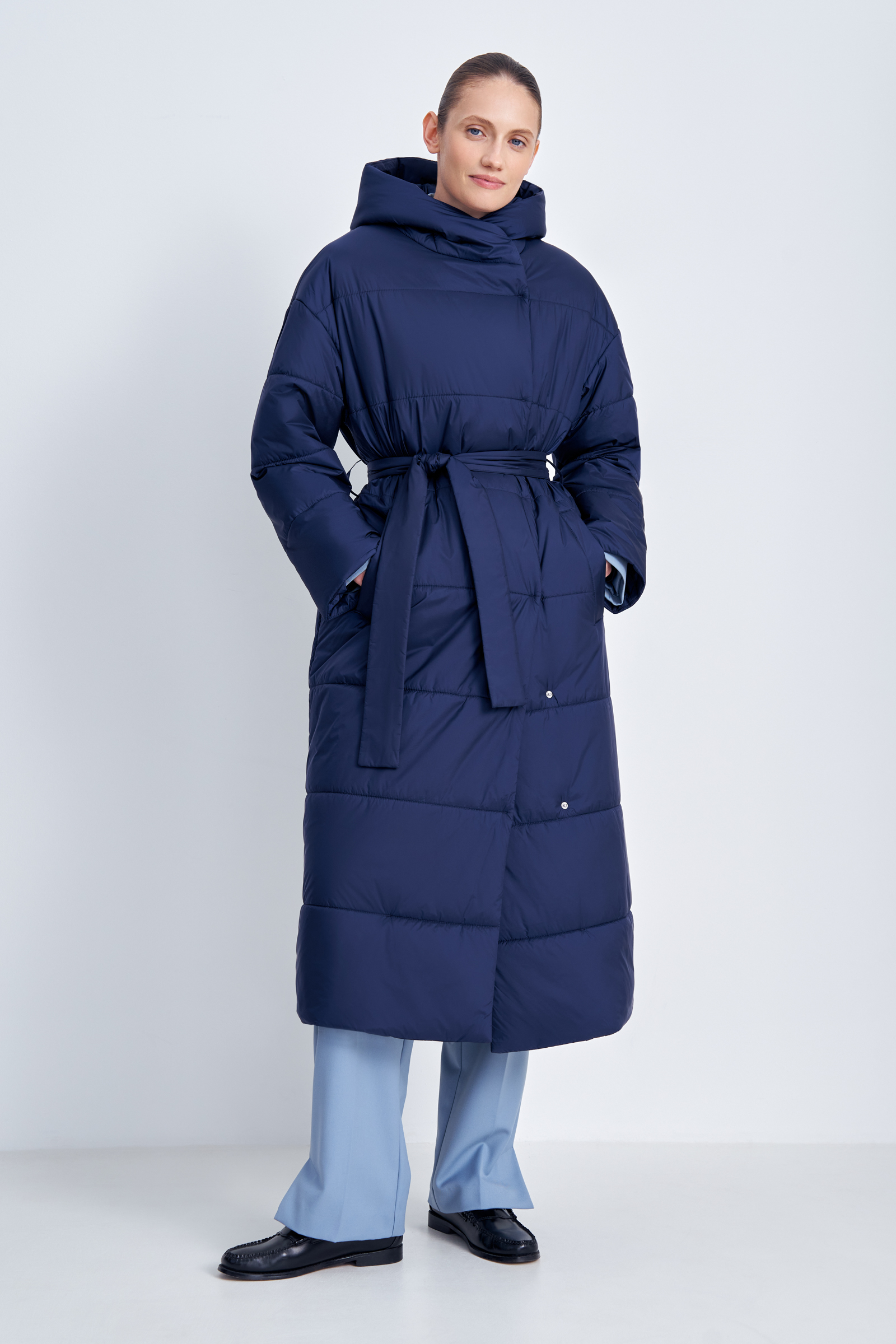 Стеганое утепленное пальто с поясом
